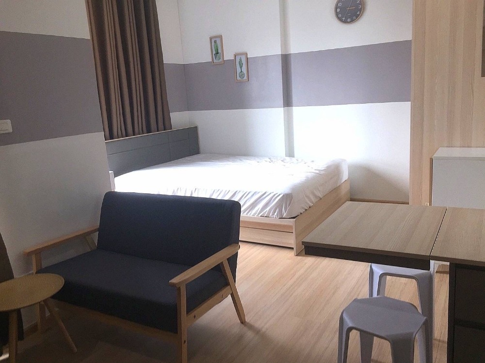 เดอะเบส พระรามเก้า 26ตรม. ชั้น17 กั้นนอน 8,000บ. 092-597-4998