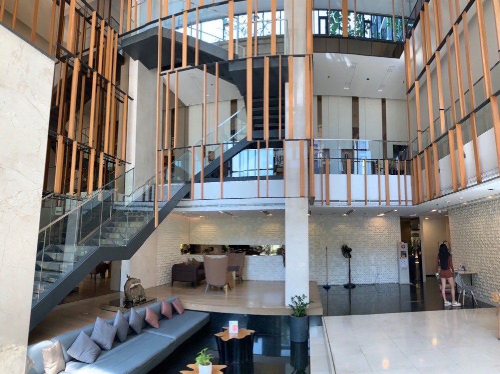 S-TB9R237 ขาย คอนโด เดอะ เบส พระราม 9-รามคำแหง ชั้น32 วิวเมือง 32.21ตรม. 1นอน 1น้ำ  3.29 ล้าน 064-959-8900