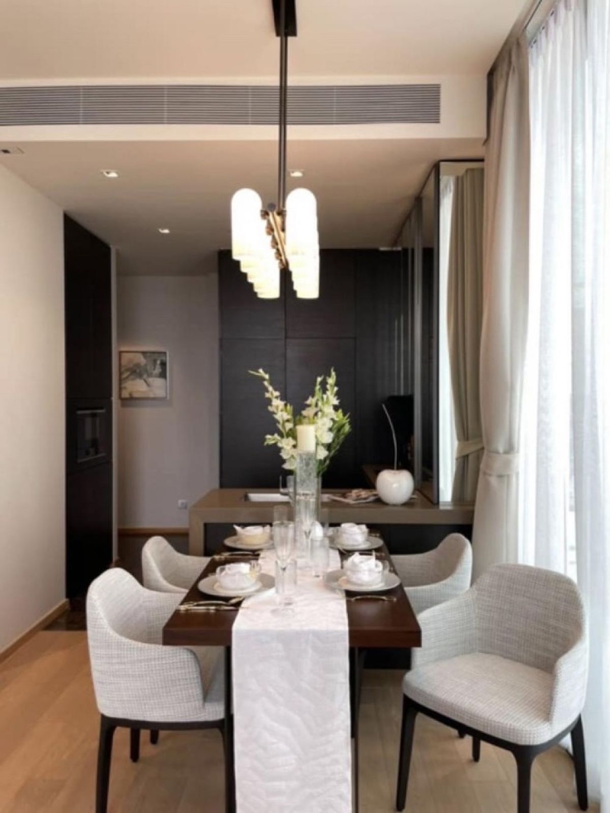 CL28119  ให้เช่าคอนโด 28 ชิดลม, 2 ห้องนอน 75.2 ตรม. ชั้น 6 วิวเมือง 85,000 บาท 064-959-8900