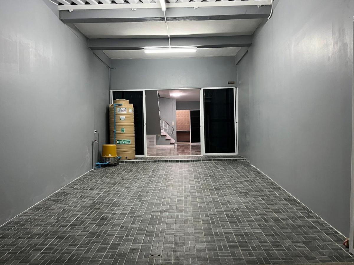 STST101 ให้เช่า ทาวเฮ้าส์ ย่านฝั่งธน หมู่บ้านสินทวี สวนธน 3  เนื้อที่ 16.5 ตรว. 3ชั้น 4นอน 4น้ำ 9,000 บาท 064-959-8900