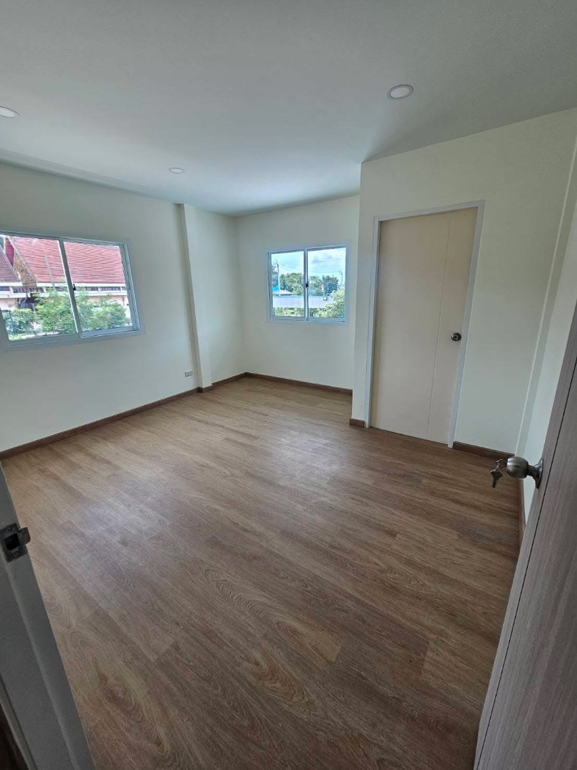 S-GRRV101 ขาย บ้านเดี่ยว หมู่บ้านจิตรณรงค์ สาย4 ขนาด 24 ตรว. 135 ตร.ม. 2 นอน 2น้ำ 1.99 ล้านบาท 064-959-8900