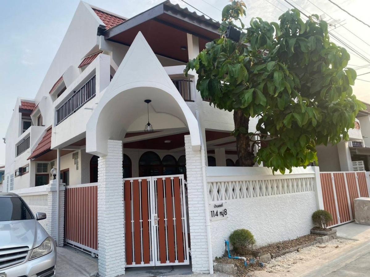 S-RKST101 ขาย บ้านเดี่ยว รีโนเวทใหม่ ม.ร่วมเกื้อ สาย4 ขนาดที่ดิน 37 ตรว. พื้นที่ใช้สอย 148 ตรม. 2ชั้น 4นอน 3น้ำ 3.5 ล้าน 064-959-8900