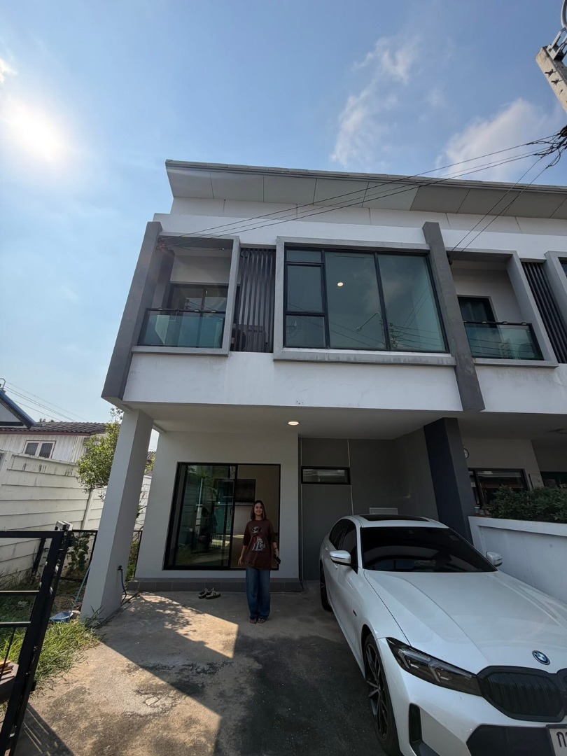 S-TRMT101 ขาย  ทาวน์โฮม เดอะ ริคโค่ สายไหม35 พื้นที่ 25.3 ตร.ว 116 ตร.ม. 2ชั้น  2นอน 2น้ำ 2.79 ล้าน 064-959-8900