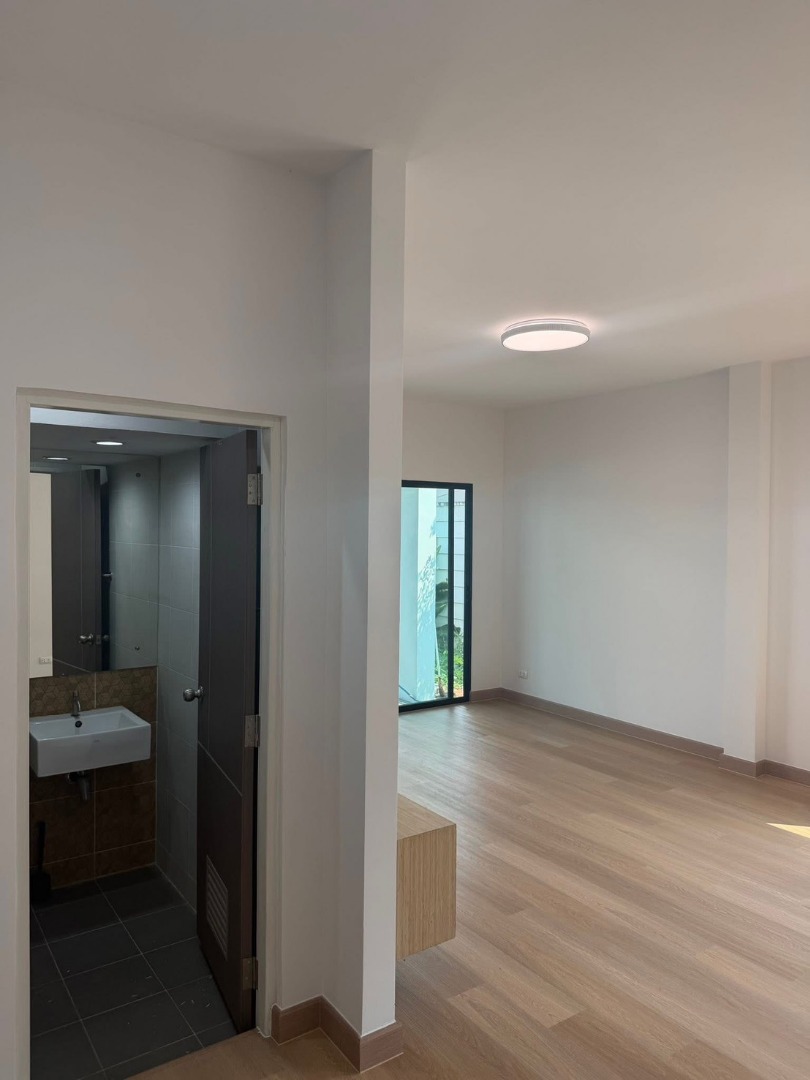 S-TRMT101 ขาย  ทาวน์โฮม เดอะ ริคโค่ สายไหม35 พื้นที่ 25.3 ตร.ว 116 ตร.ม. 2ชั้น  2นอน 2น้ำ 2.79 ล้าน 064-959-8900