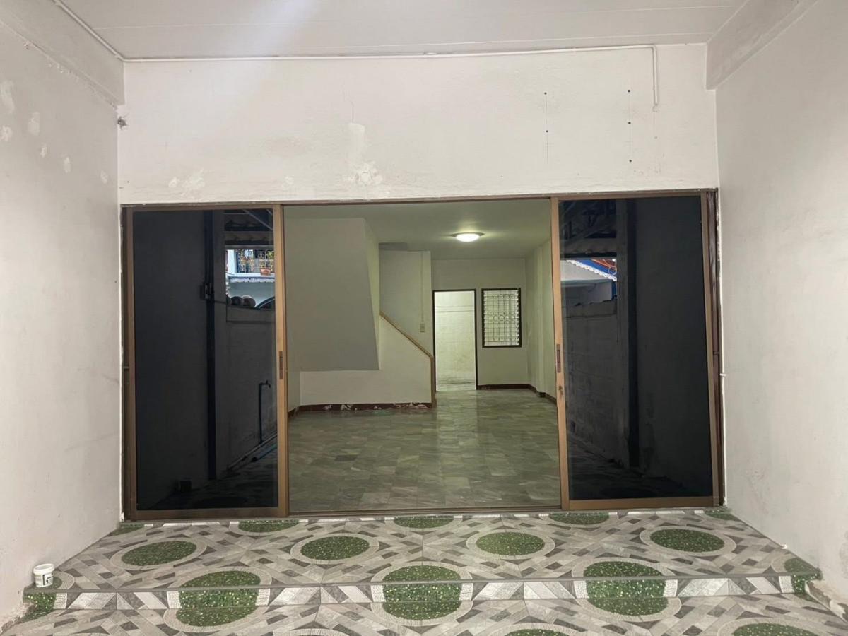 S-STGV101 ขาย ทาวน์เฮาส์ หมู่บ้าน สินทวีแกรนด์ วิลเลจ ท่าข้าม-พระราม2 ขนาด 16 ตรว. 3 ชั้น 3นอน 3น้ำ 1.9 ล้าน 064-959-8900