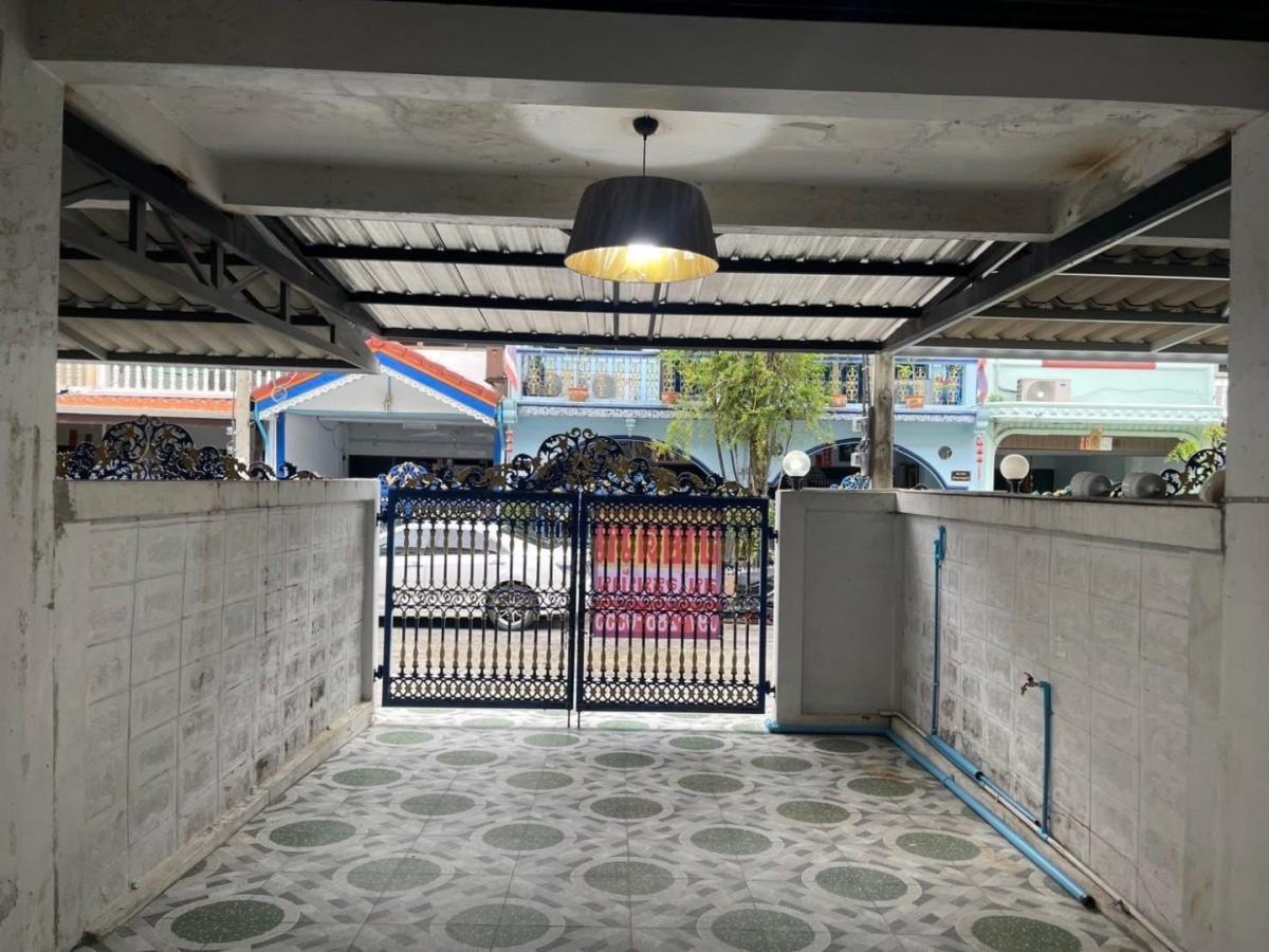 S-STGV101 ขาย ทาวน์เฮาส์ หมู่บ้าน สินทวีแกรนด์ วิลเลจ ท่าข้าม-พระราม2 ขนาด 16 ตรว. 3 ชั้น 3นอน 3น้ำ 1.9 ล้าน 064-959-8900