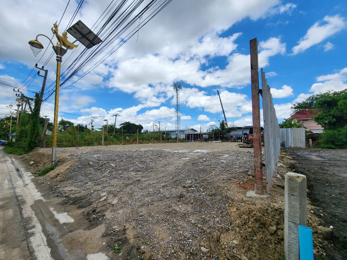 LPLK101 ให้เช่า ที่ดิน ในซอย ลาดกระบัง 14/1 ที่ดิน 201 ตรว. หน้ากว้าง 23 เมตร ลึก 39 เมตร เดือนละ 30,000 บาท 064-959-8900