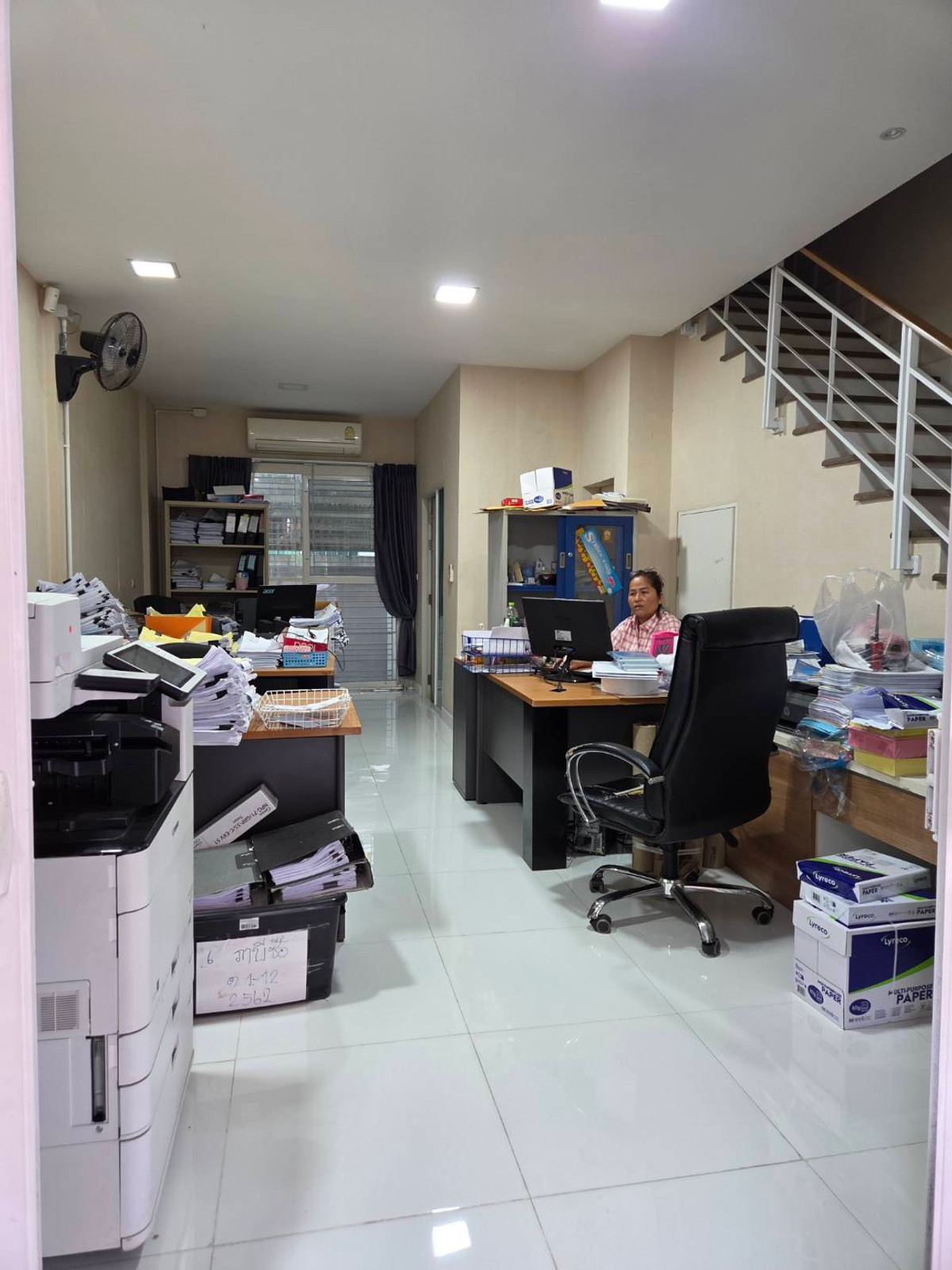 THNNW101 ขาย ทาวน์โฮม นาคนิวาส 34 พื้นที่ 20 ตร.ว พื้นที่ใช้สอย 180 ตร.ม 3ชั้น 3นอน 3น้ำ 4เครื่องปรับอากาศ 1ห้องครัว 5.9 ล้าน 098-254-5162