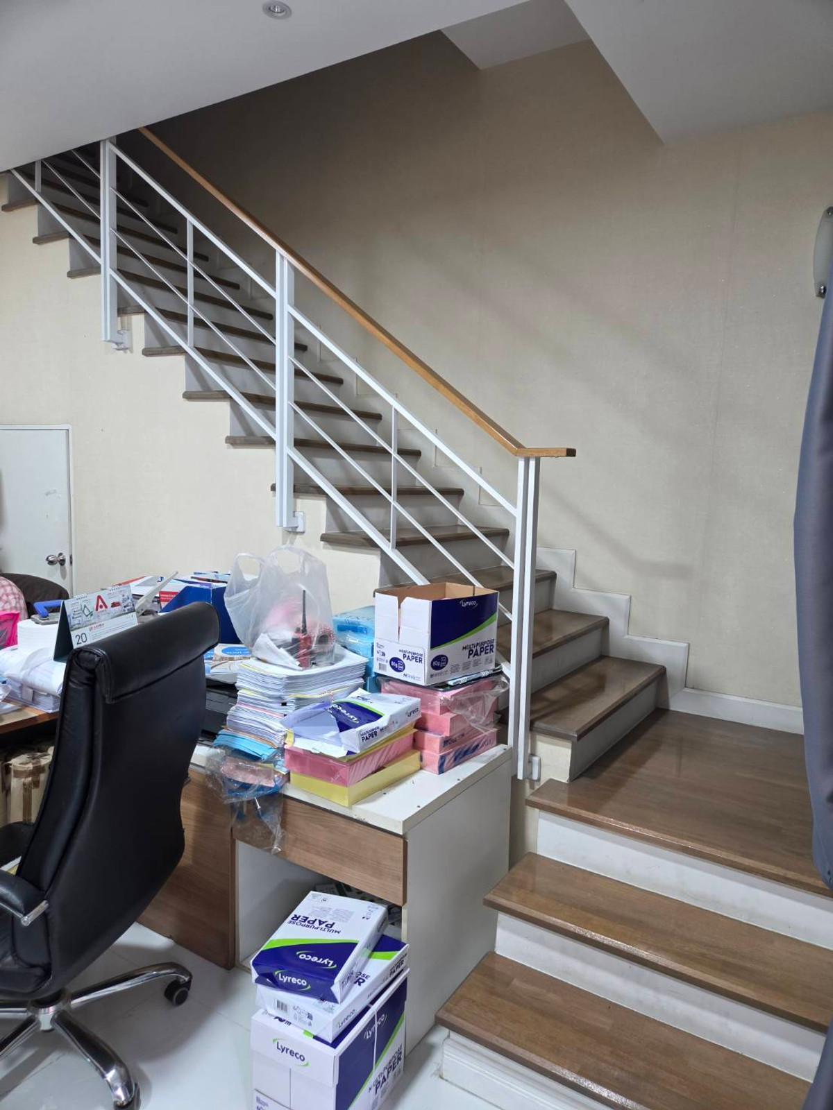 THNNW101 ขาย ทาวน์โฮม นาคนิวาส 34 พื้นที่ 20 ตร.ว พื้นที่ใช้สอย 180 ตร.ม 3ชั้น 3นอน 3น้ำ 4เครื่องปรับอากาศ 1ห้องครัว 5.9 ล้าน 098-254-5162