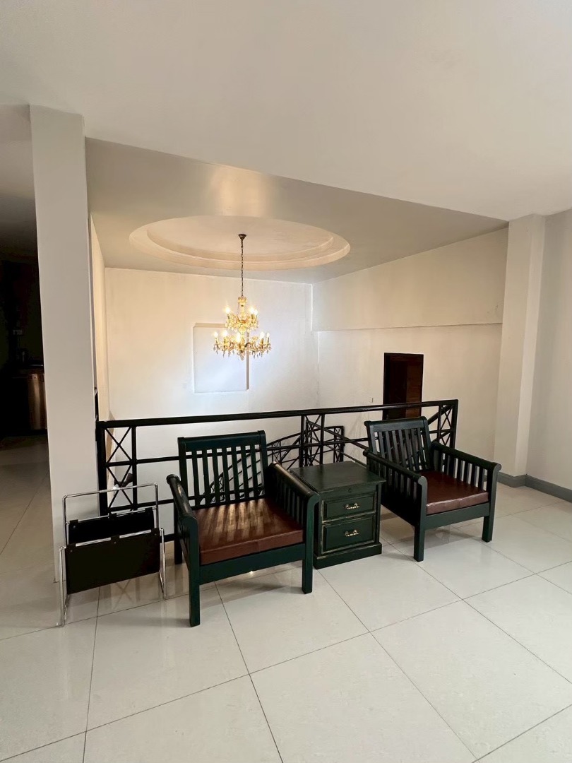 RSTSL102 ให้เช่า บ้านเดี่ยวหรู 2 ชั้น สุทธิสาร – ลาดพร้าว 64 ขนาดที่ดิน 55 ตร.ว. พื้นที่ใช้สอย 350 ตร.ม. 5 นอน 2 น้ำ 60,000 บาท  064-959-8900