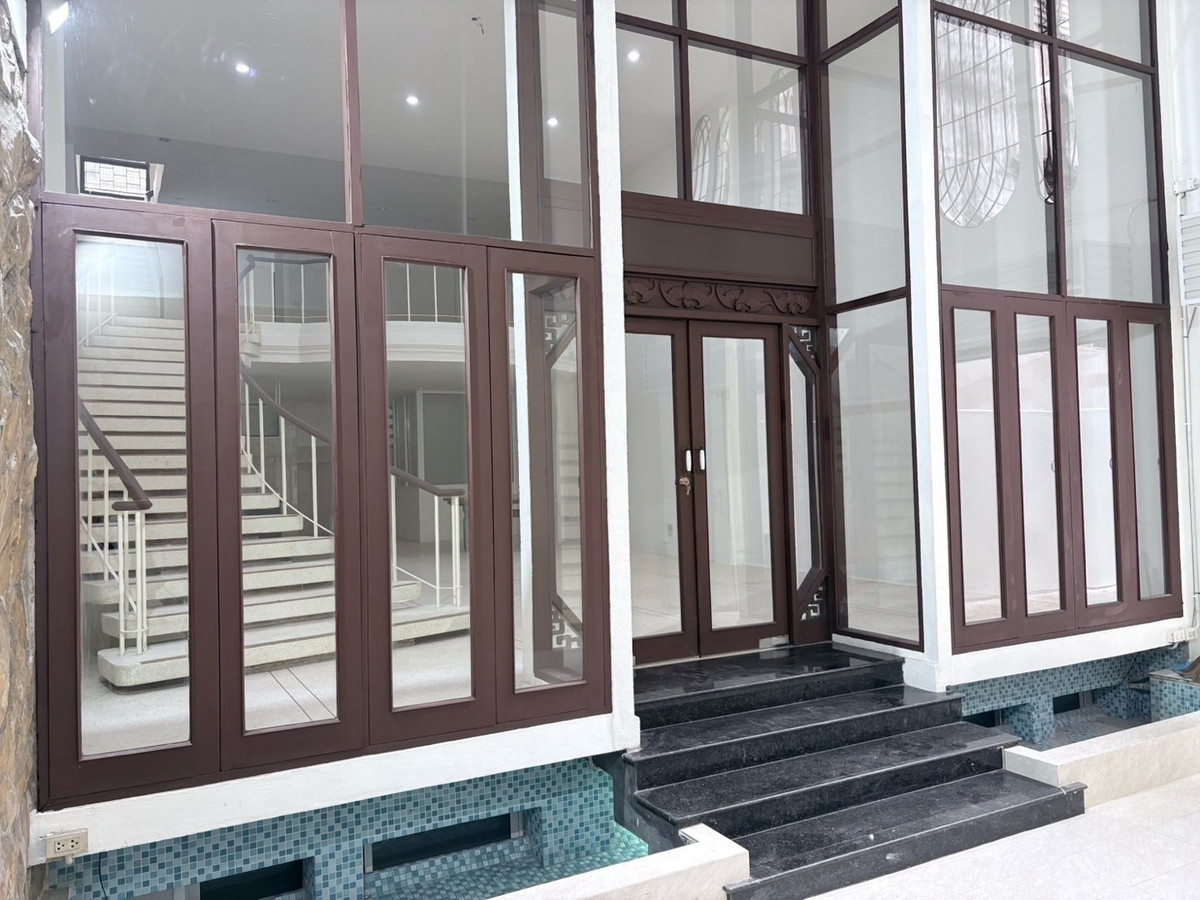 ASBT101 ให้เช่า ทาวเฮ้าส์ 7 ชั้น ใจกลางเมือง ย่านสยาม บรรทัดทอง 70 ตรว. 4 นอน 5 น้ำ 80,000 บาท 064-959-8900